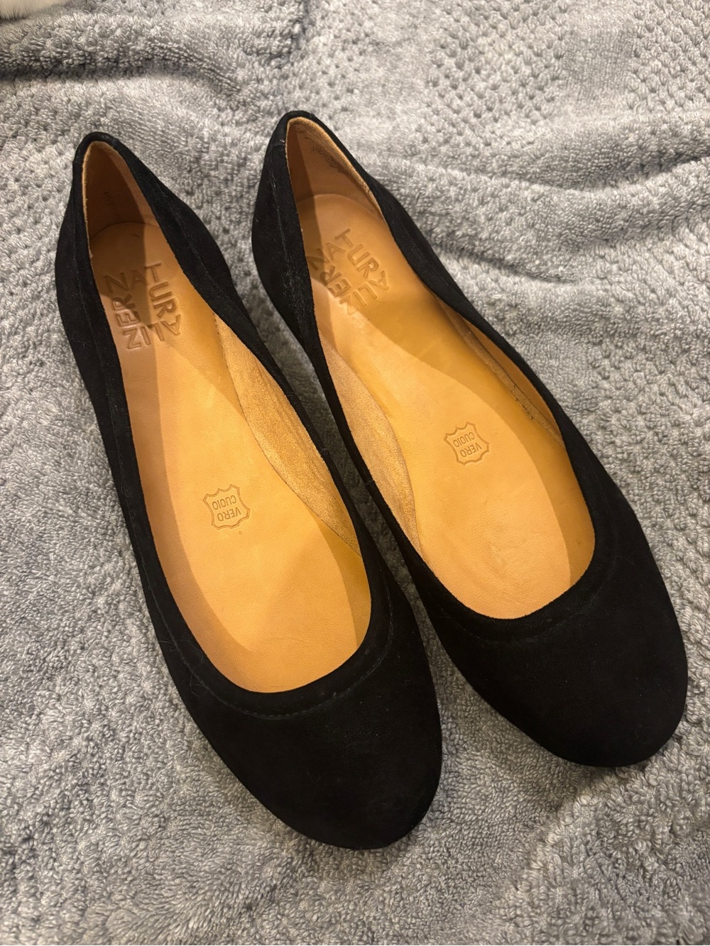 Naturalizer Black Suede Round-Toe Flats